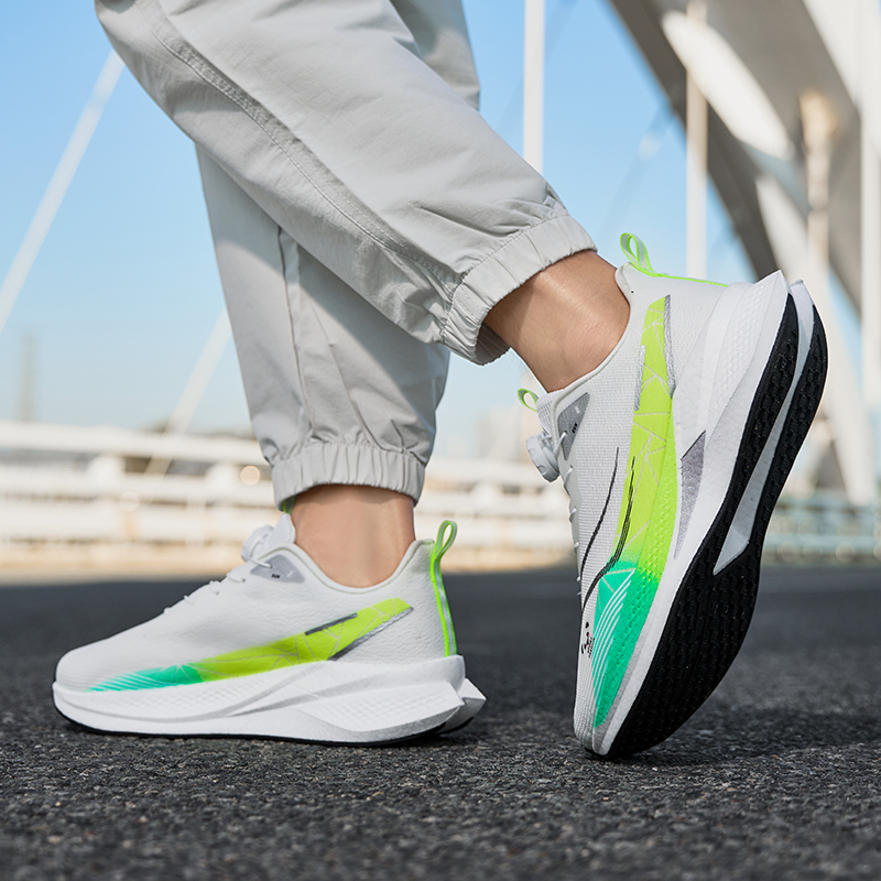 Buty do biegania z włókna węgl – Running Cap Lightweight recenzja i cena